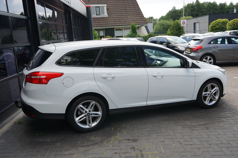 Ford Focus 1.0 Automaat, PDC, Navi, Winter pakket, Airco, Tre — photo 5