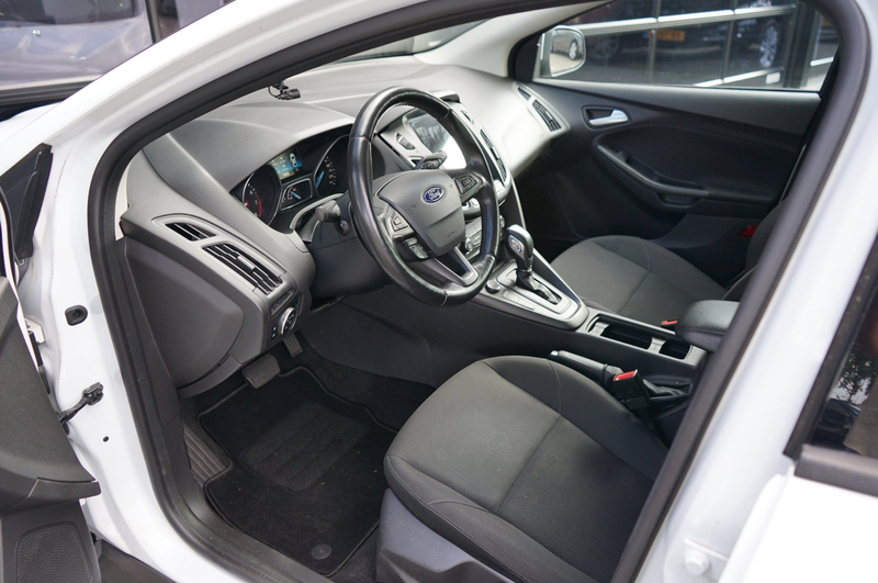 Ford Focus 1.0 Automaat, PDC, Navi, Winter pakket, Airco, Tre — photo 13
