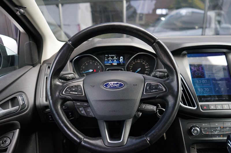 Ford Focus 1.0 Automaat, PDC, Navi, Winter pakket, Airco, Tre — photo 16