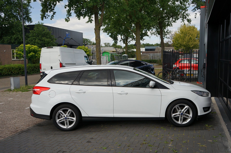 Ford Focus 1.0 Automaat, PDC, Navi, Winter pakket, Airco, Tre — photo 19