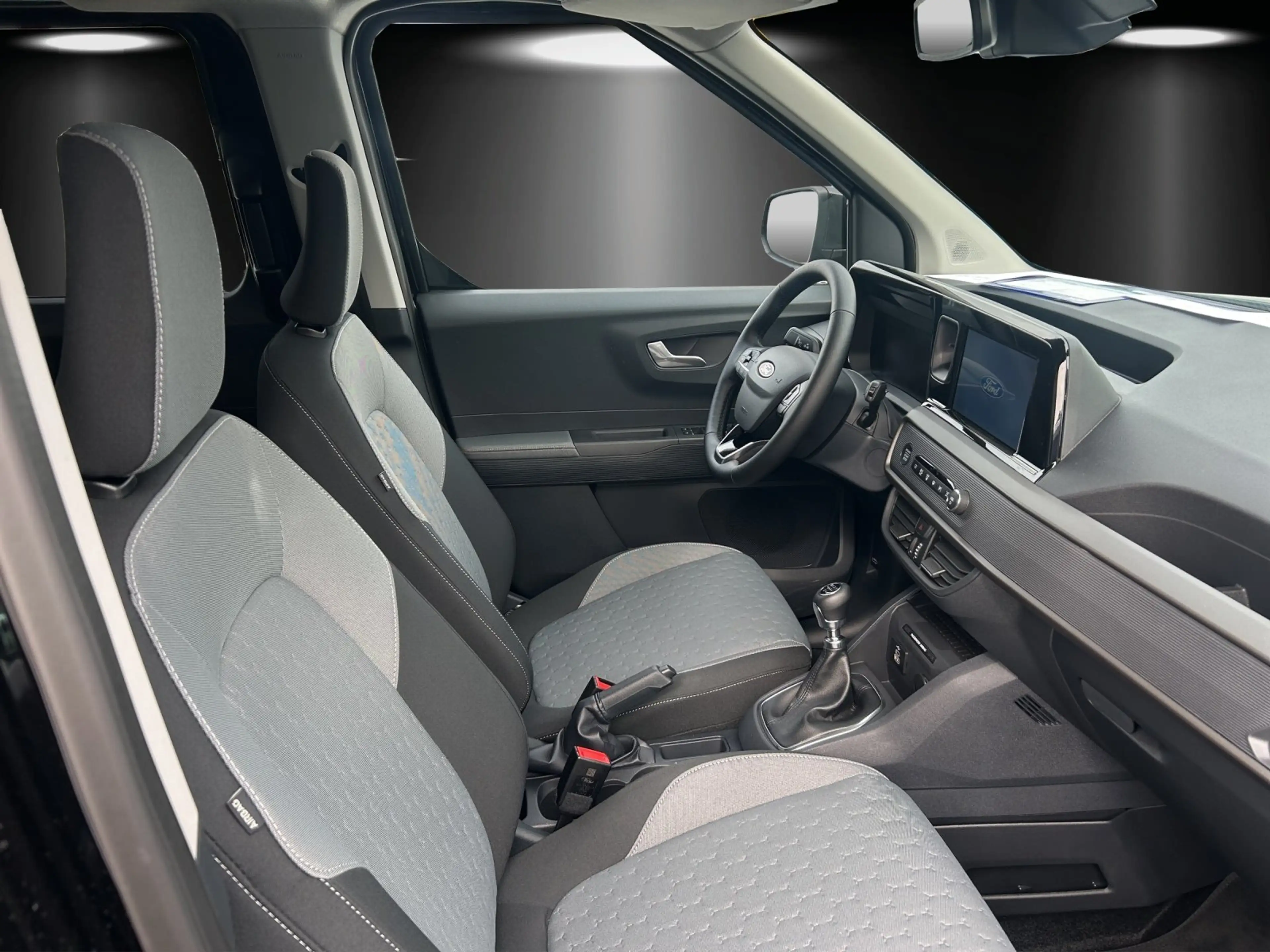 Ford Tourneo Courier 1,0 Ecoboost Titanium — photo 8
