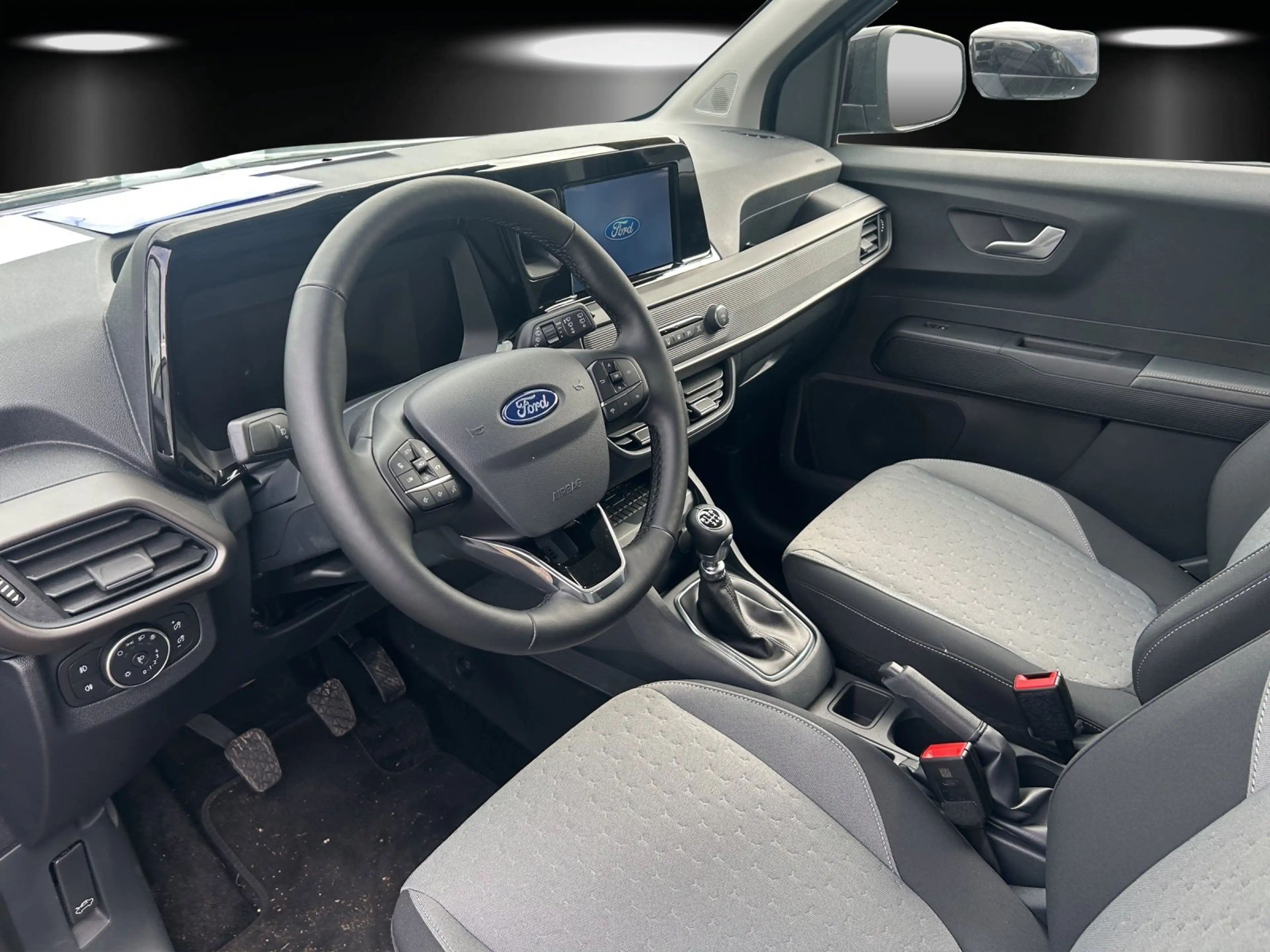 Ford Tourneo Courier 1,0 Ecoboost Titanium — photo 10