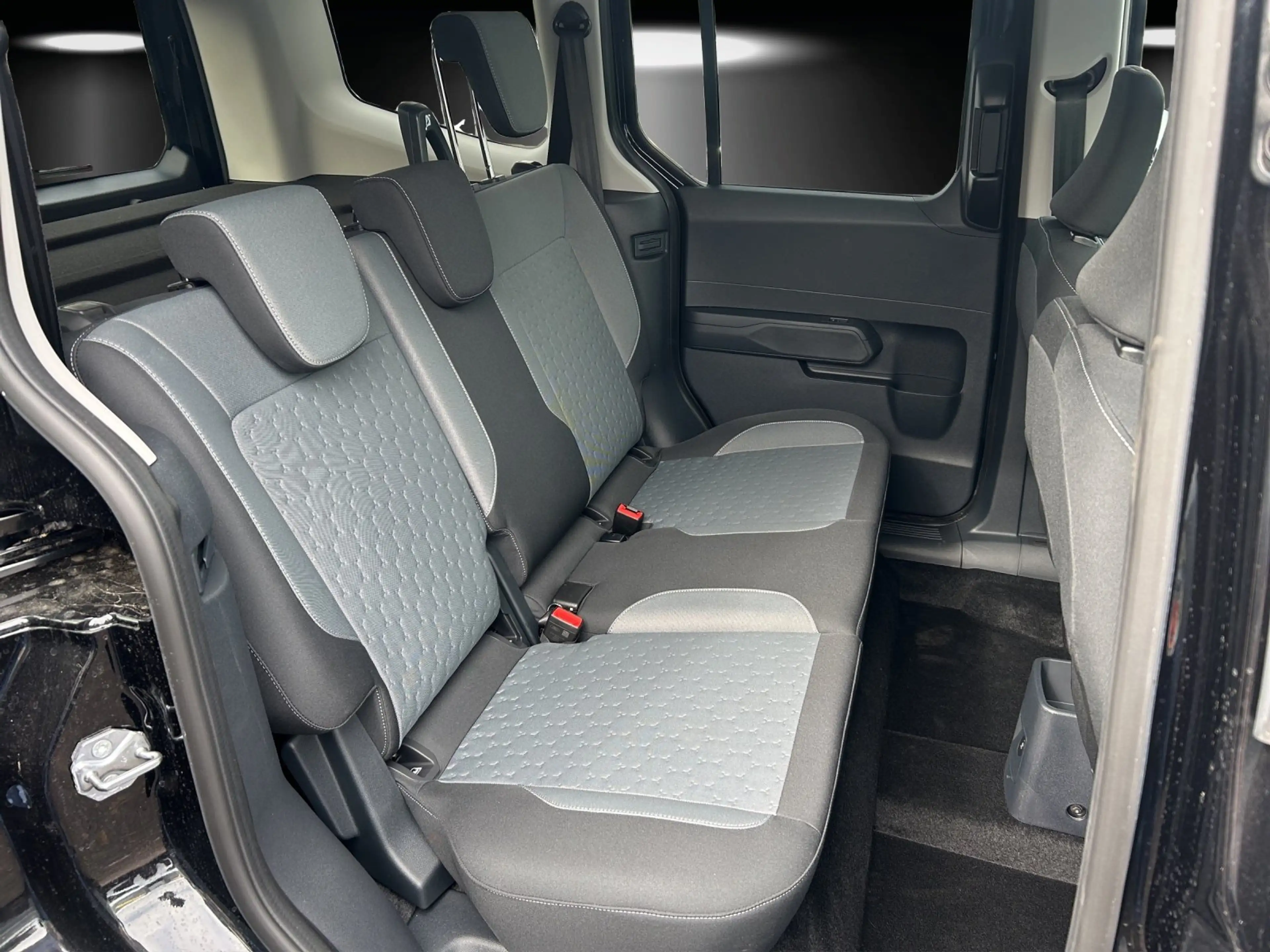 Ford Tourneo Courier 1,0 Ecoboost Titanium — photo 9