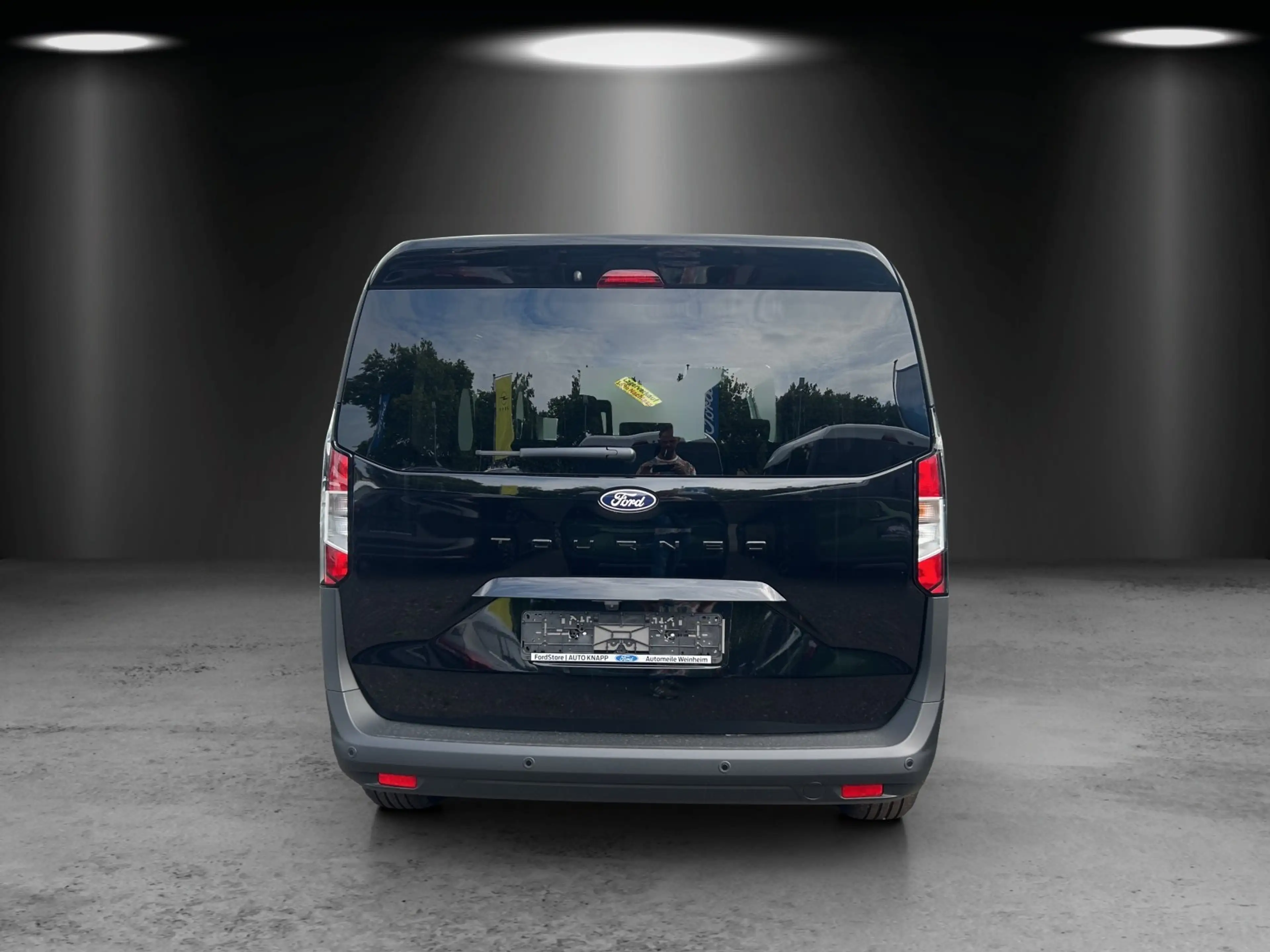 Ford Tourneo Courier 1,0 Ecoboost Titanium — photo 4