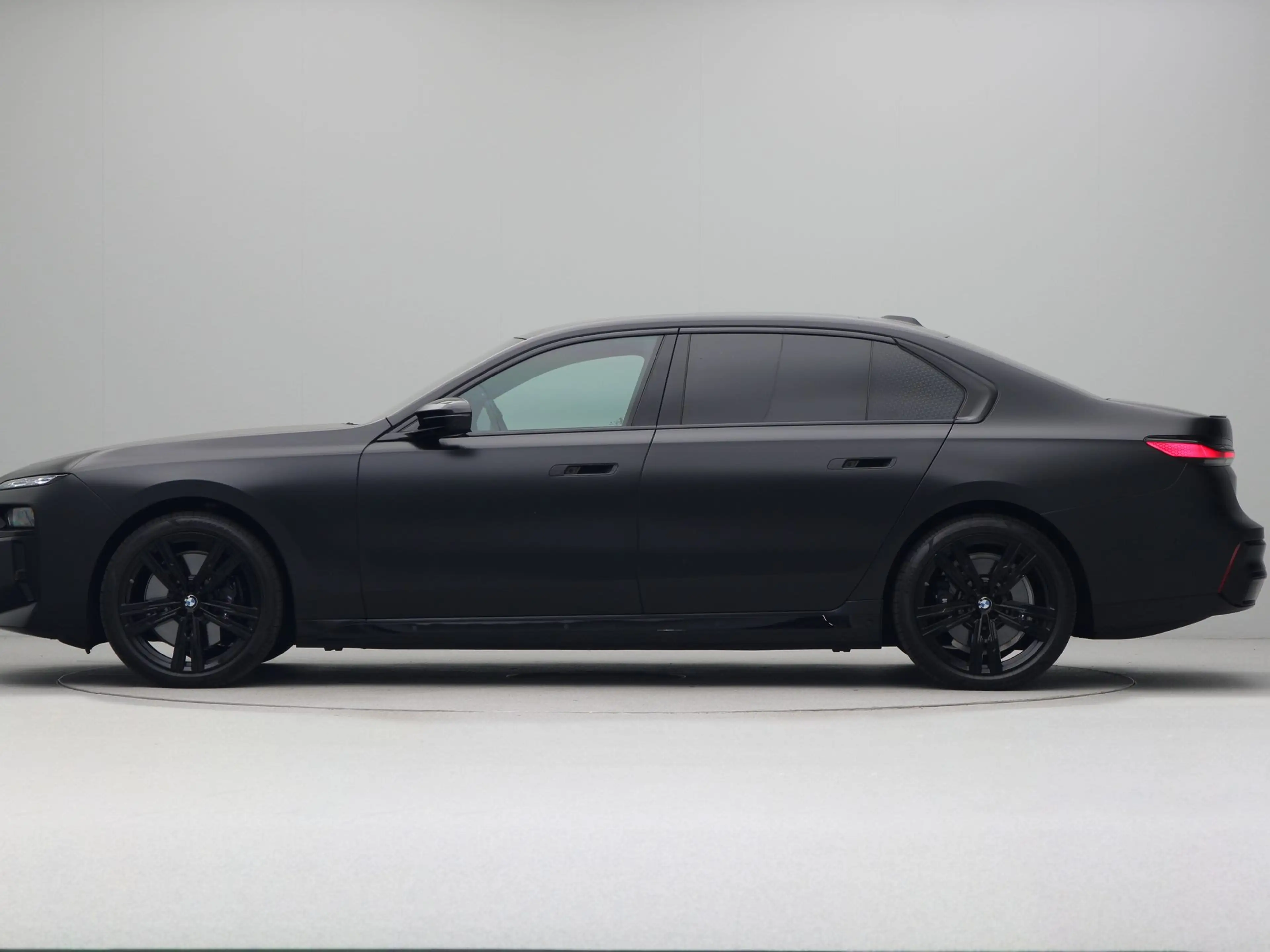 BMW i7 M70 xDrive 106 kWh xpel Stealth SoH 97,5% — photo 11