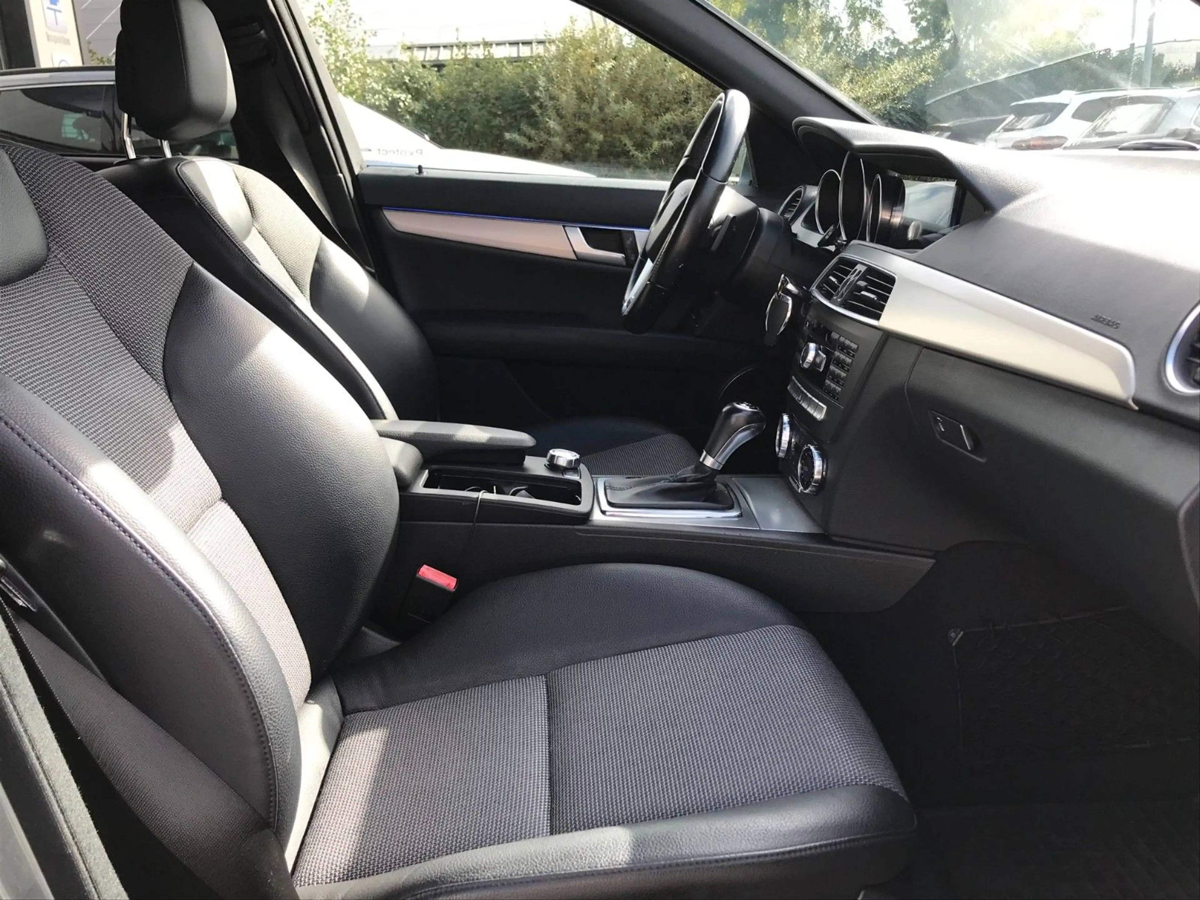 Mercedes-Benz C 250 BE CDI T  AMG 19" Ambiente Touchscreen — photo 6