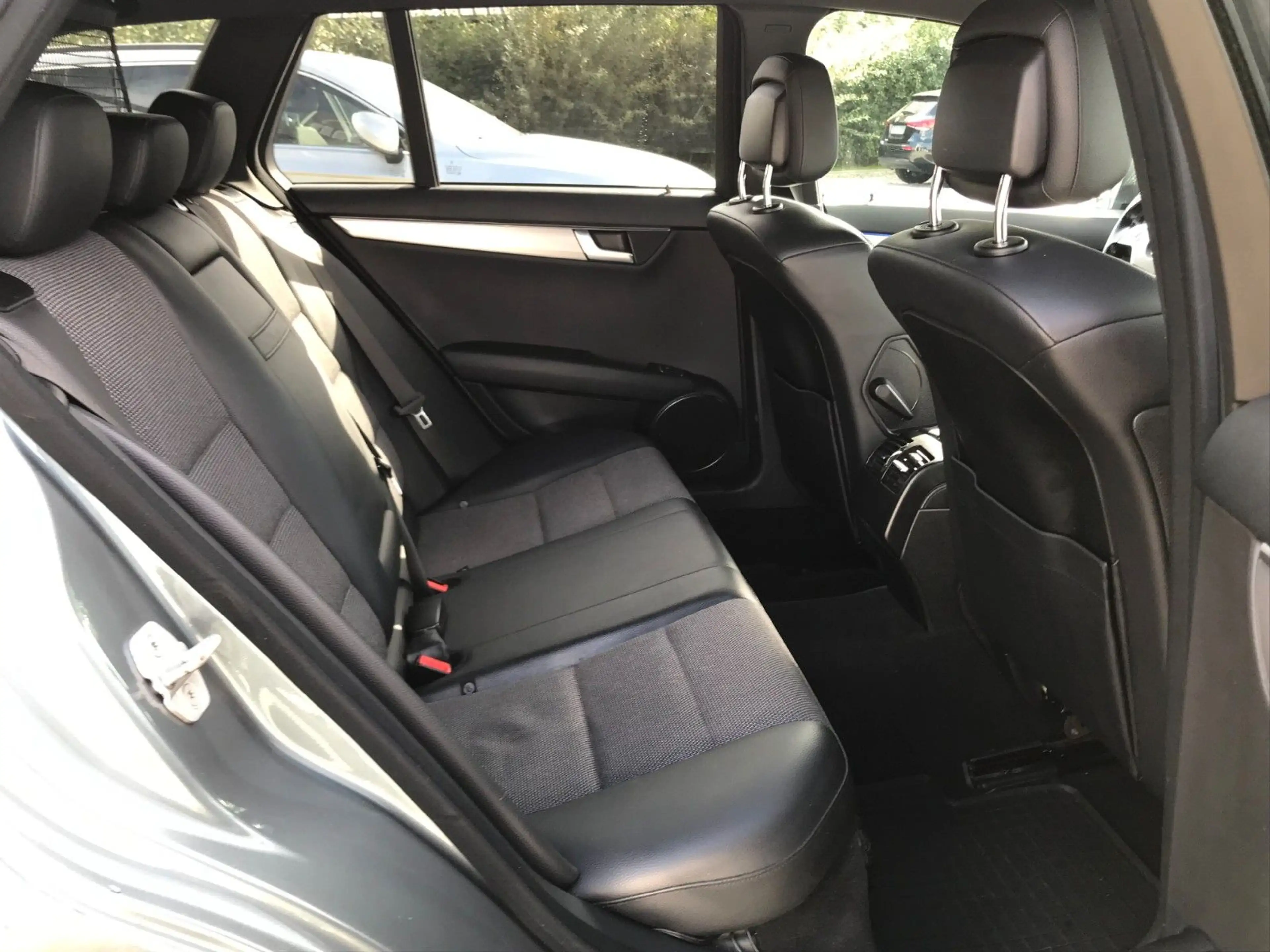 Mercedes-Benz C 250 BE CDI T  AMG 19" Ambiente Touchscreen — photo 7