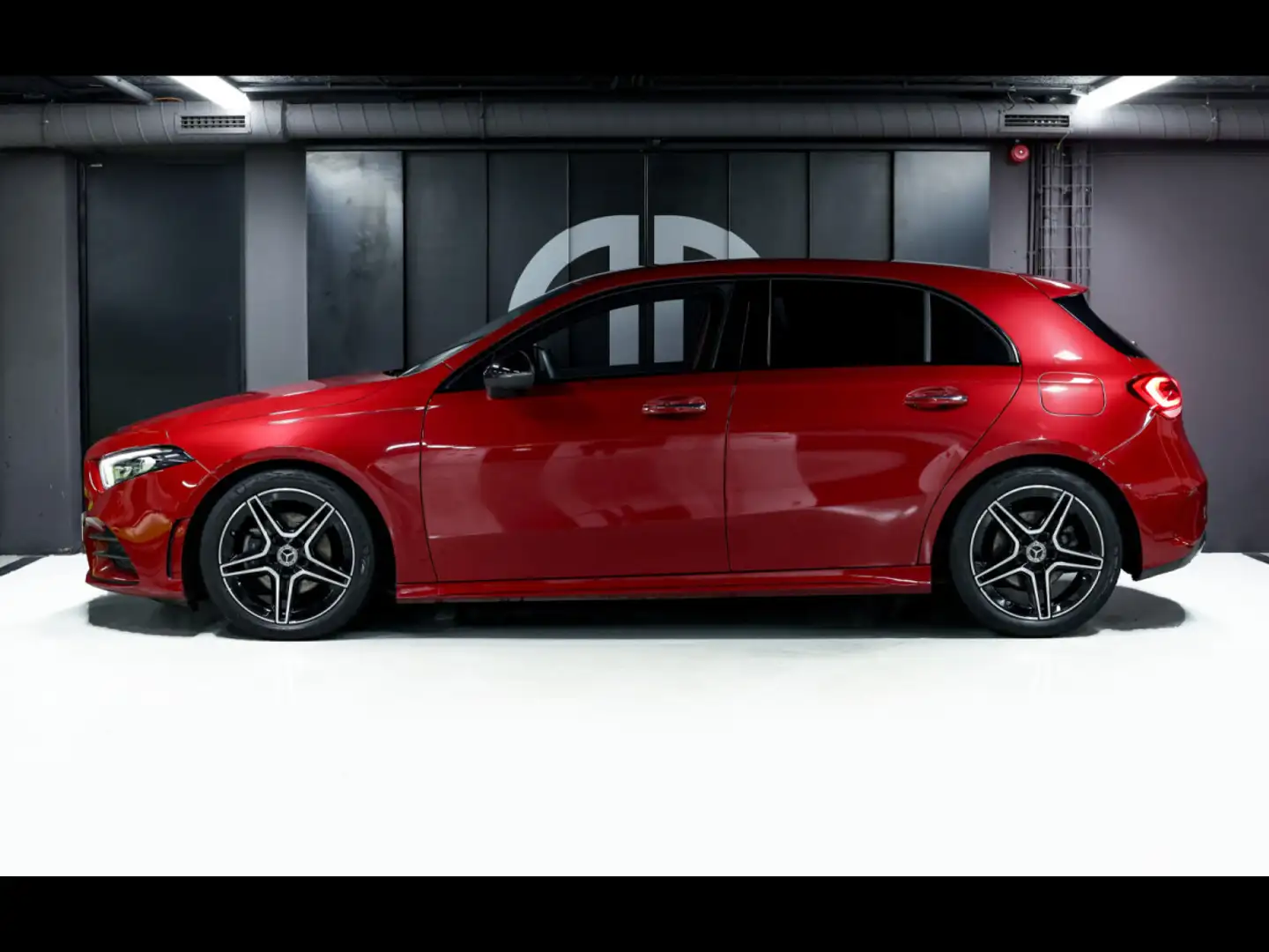 Mercedes-Benz A 200 AMG-LINE°NIGHT°PATAGONIA RED DESIGNO°PREMIUM PLUS Rouge - 2