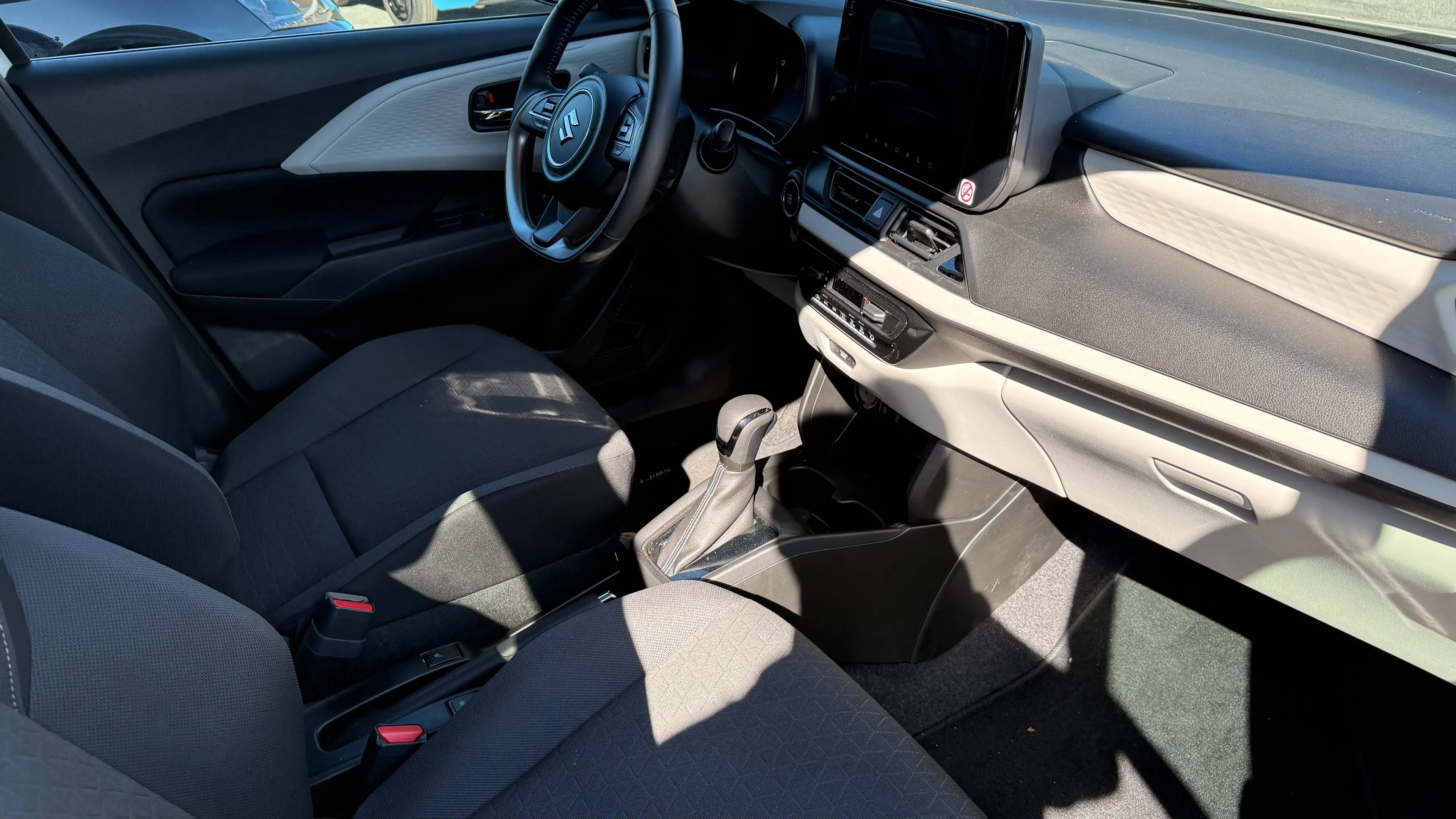 Suzuki Swift Swift 1.2 Dualjet Hybrid CVT Comfort — photo 12