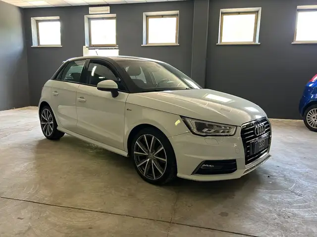 Audi A1 view 3
