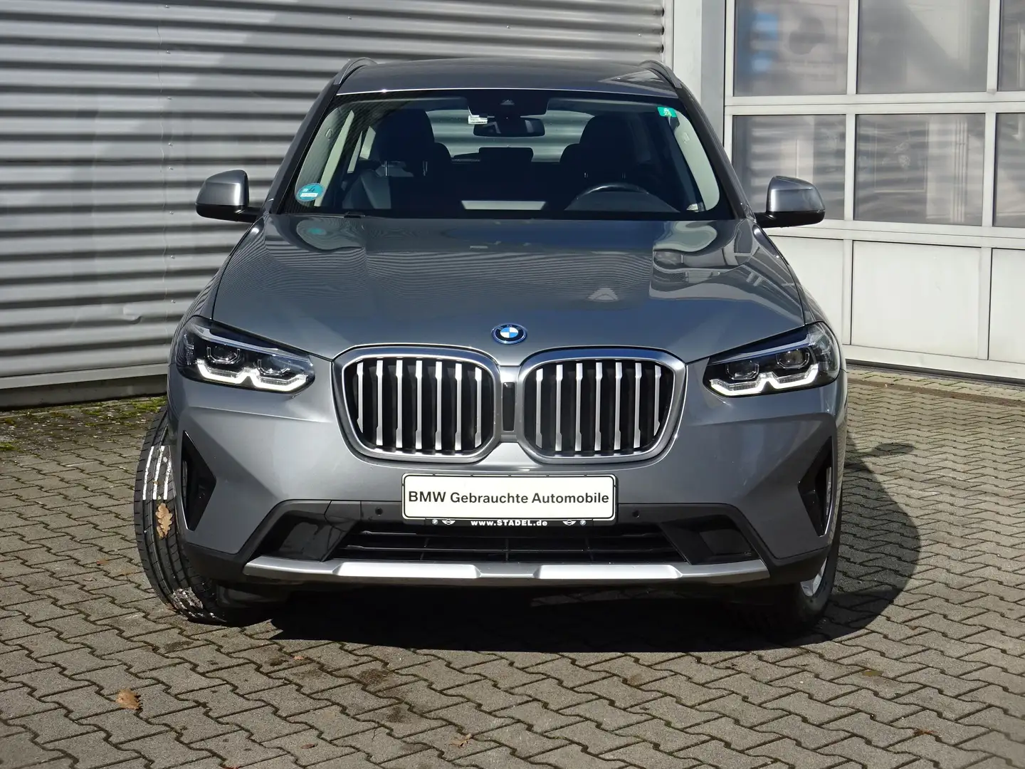 BMW X3 xDrive30e LED Parkassist Kamera Sportsitze SH Grau - 2