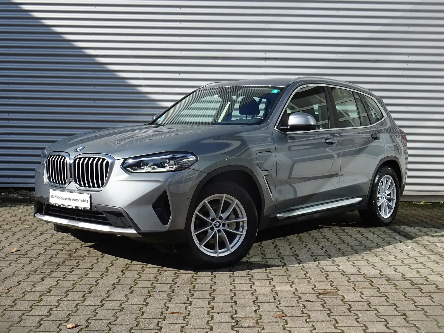 BMW X3 xDrive30e LED Parkassist Kamera Sportsitze SH Grau - 1