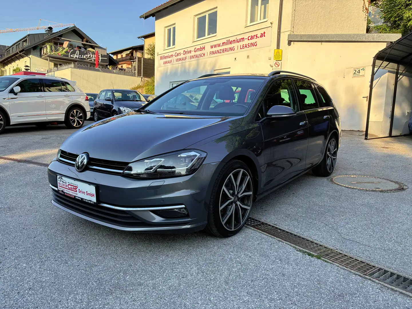 Volkswagen Golf Variant Highline 2,0 TD 4Motion*R-Line Sport-Paket Grau - 1