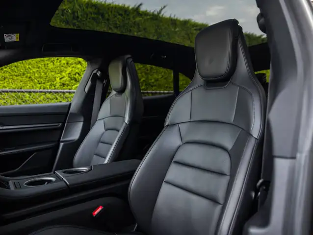 Porsche Taycan view 8