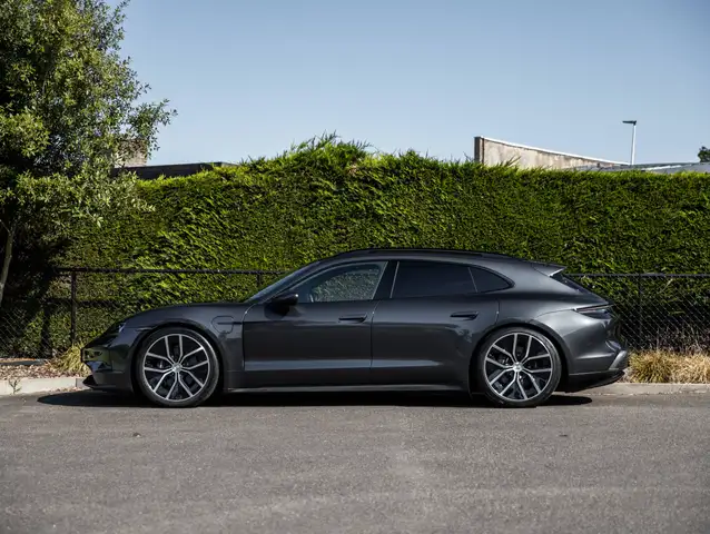 Porsche Taycan view 3