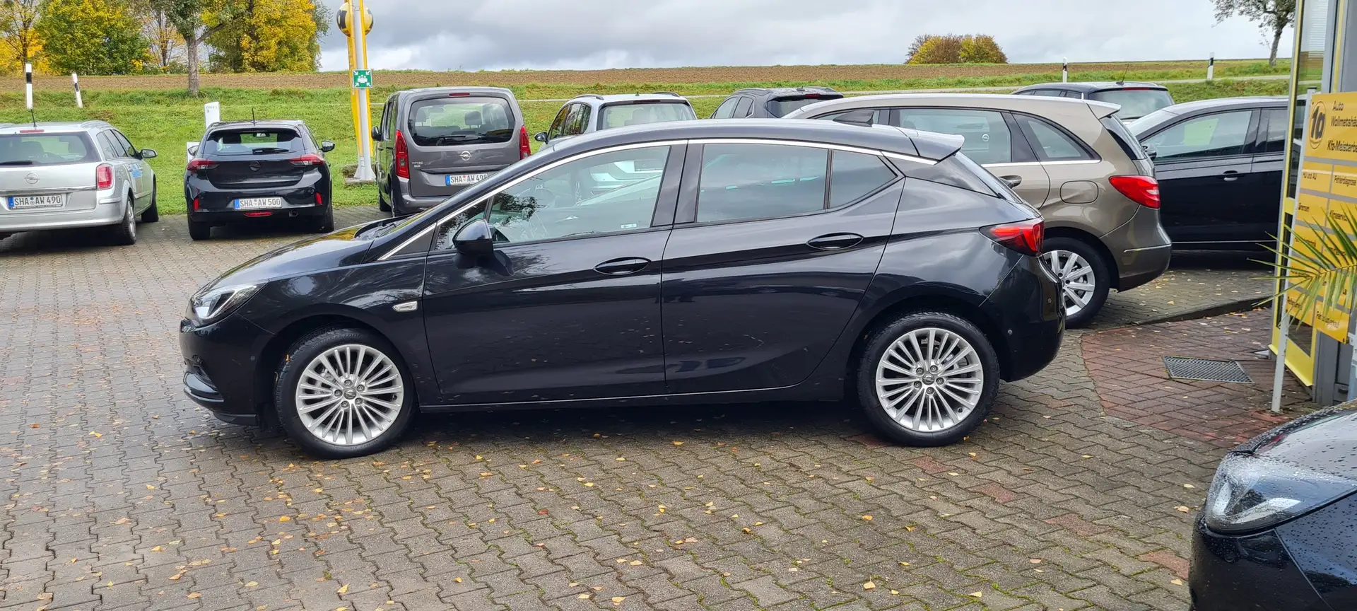 Opel Astra Innovation 1.4 Turbo -LED Navi PDC SHZ LHZ- Schwarz - 2