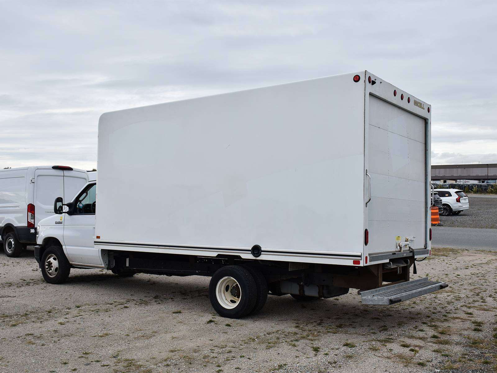 2025 Ford E-Series Cube Van — photo 3