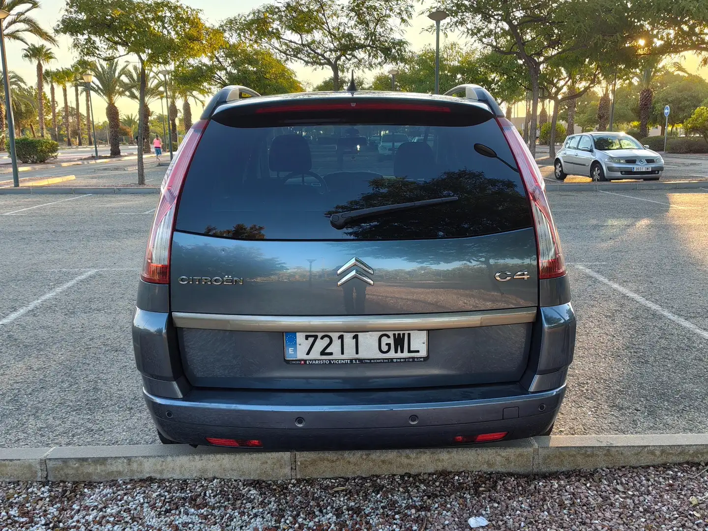 Citroen Grand C4 Picasso HDI2.0 150CV Gris - 2