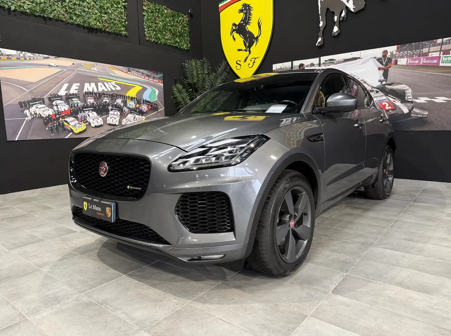 Jaguar E-Pace 2.0d i4 R-Dynamic HSE awd 150cv auto my19 Grau - 1
