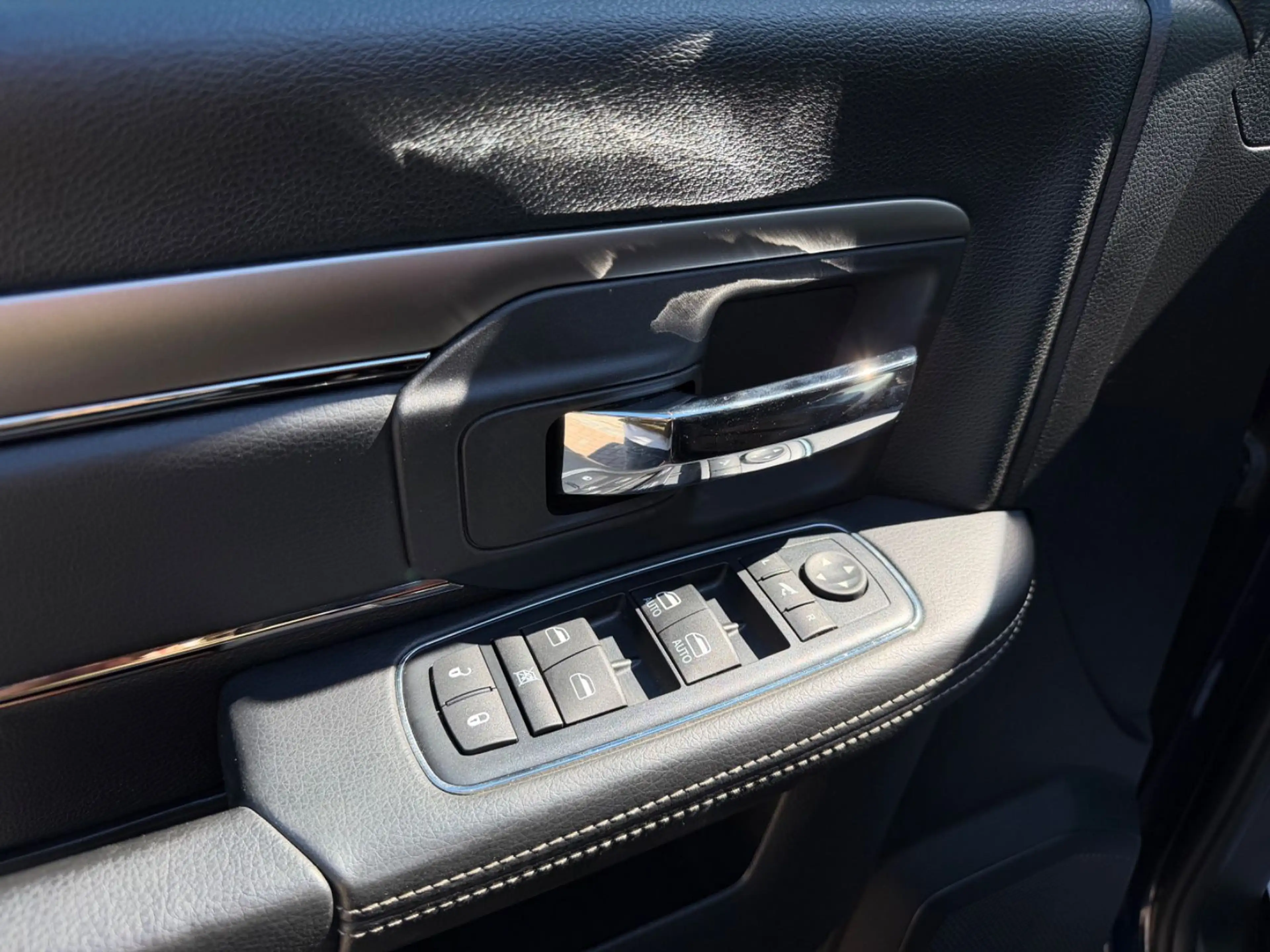 Dodge RAM 1500 Org. 52tkm Sitzbelüftung Navi Leder — photo 13