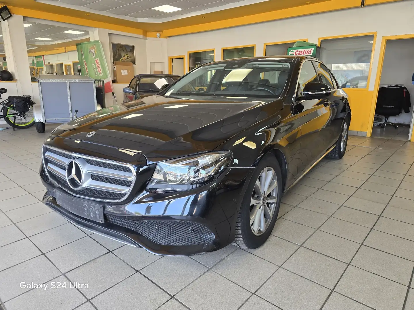 Mercedes-Benz E 200 d Business Solution Noir - 1