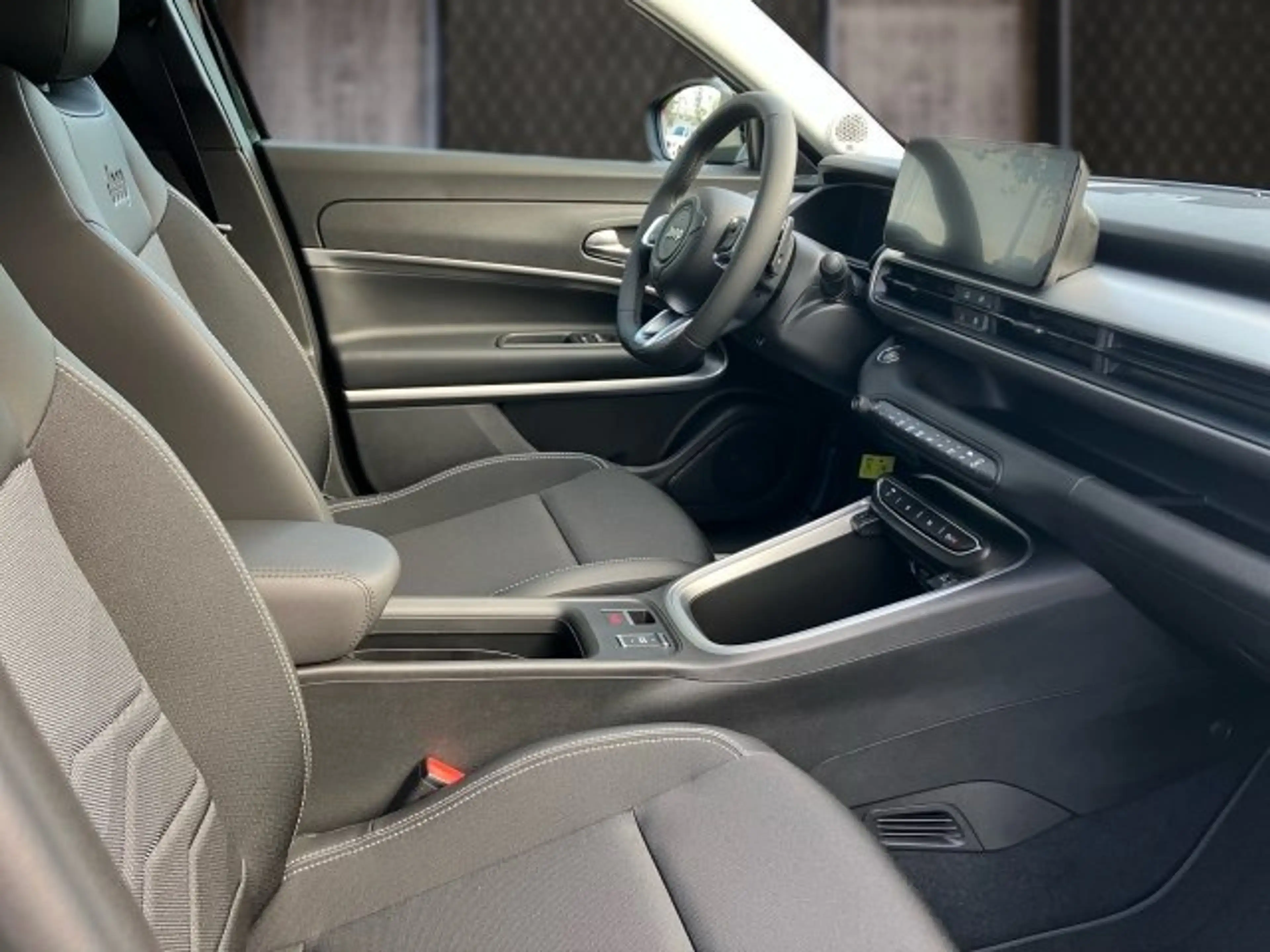 Jeep Avenger MHEV MY25 1.2 e-DCT6 e-Hybrid Altitude — photo 6