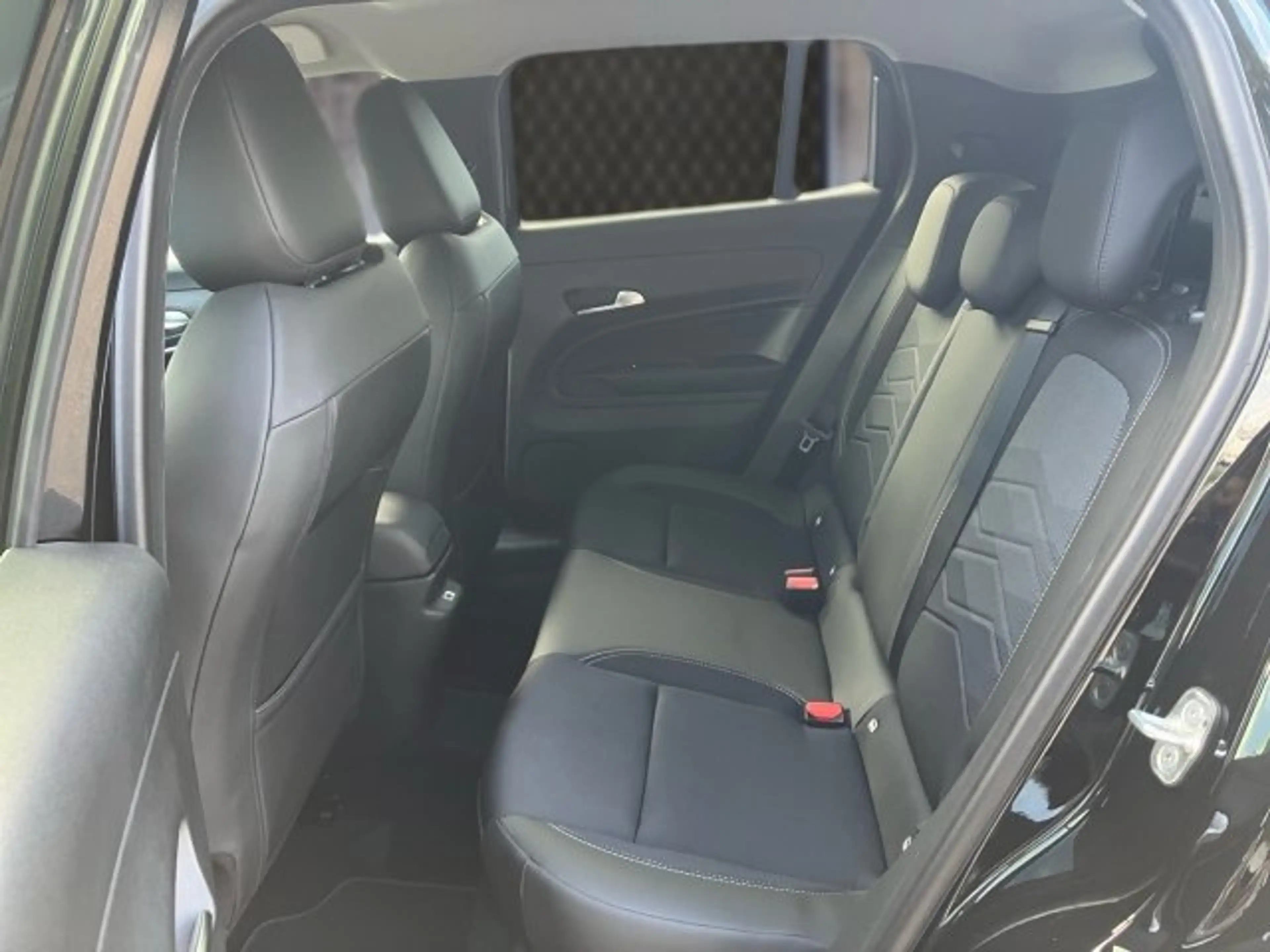 Jeep Avenger MHEV MY25 1.2 e-DCT6 e-Hybrid Altitude — photo 9