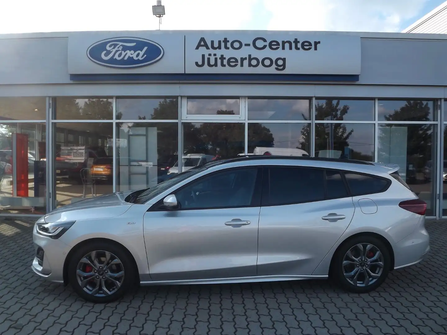 Ford Focus Turnier ST-Line X*Pano*Garantie 4Jahre* Silber - 1