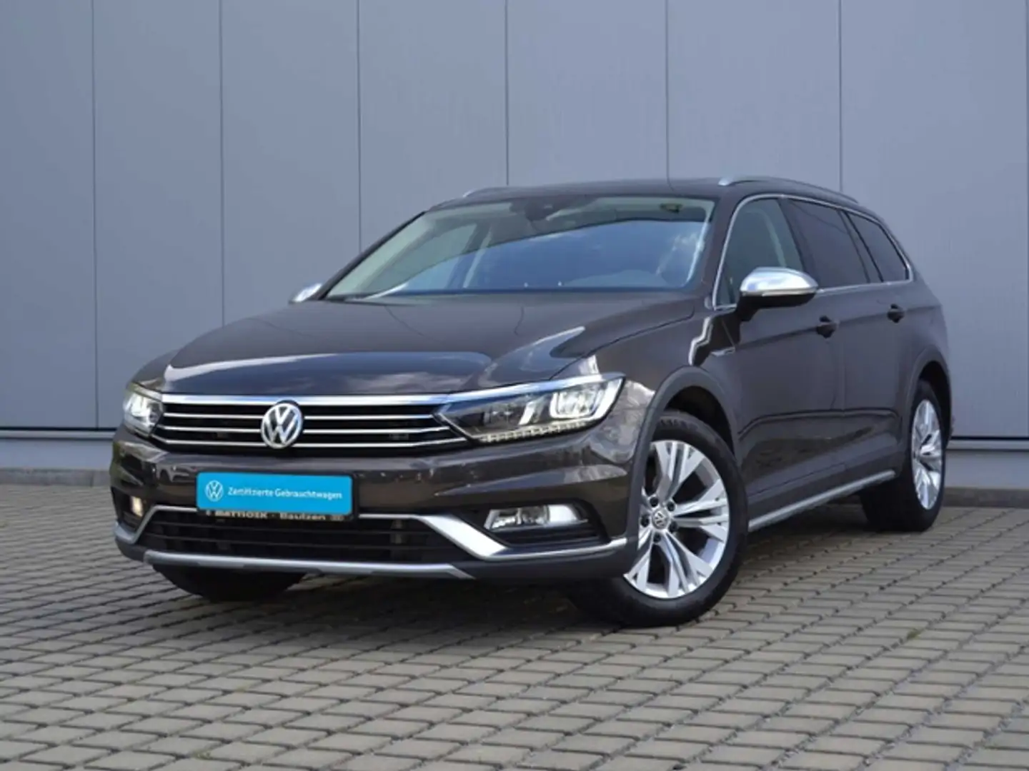 Volkswagen Passat Alltrack 2.0 TSI 220 PS 4M DSG PANORAMA/AHK/LED/DCC/NAVI+R Hnědá - 2