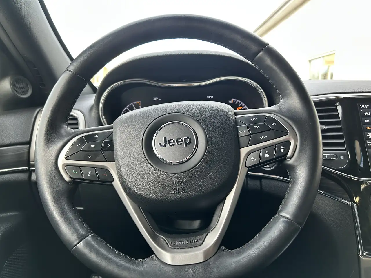Jeep Grand Cherokee снимка Jeep Grand Cherokee