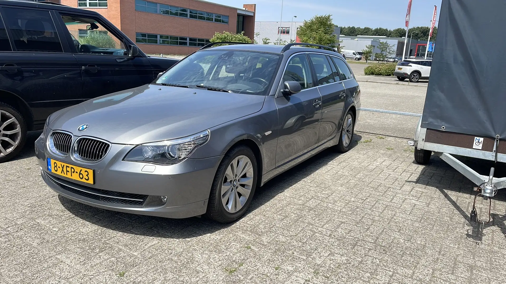 BMW 520 520d HUD keyless pano laneasist 2e eigenaar Grijs - 1