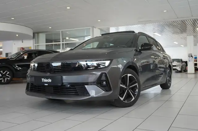 Opel Astra view 3