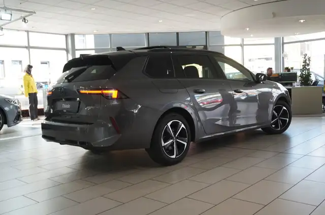 Opel Astra view 8