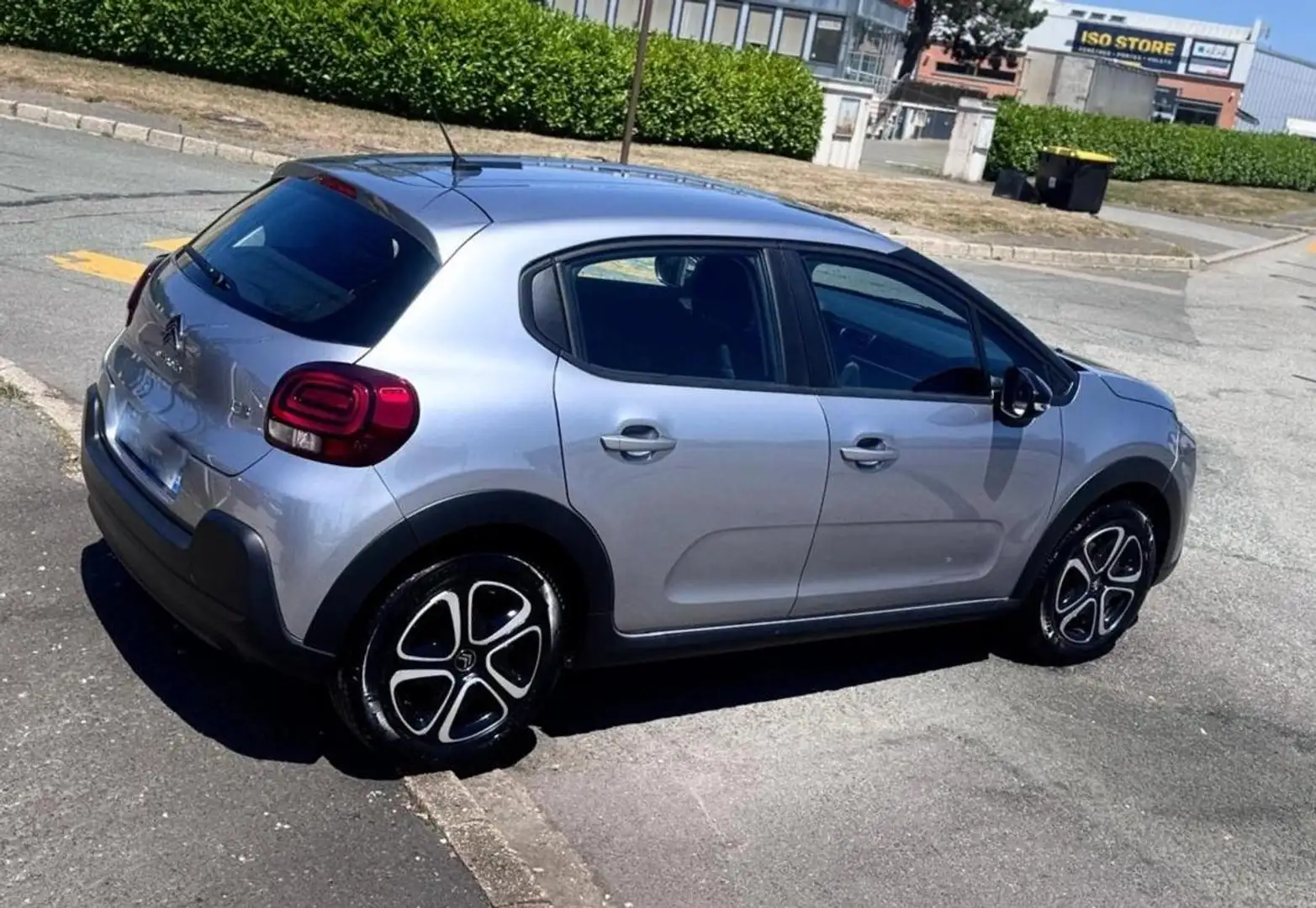 Citroen C3 PLUS 1.2 PT 82CV 07/2024 10825HT ENTRETIEN A JOUR GARANTIE 12 MOIS Gris - 2