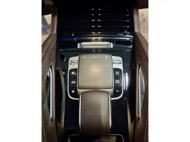 Mercedes-Benz 300 view 9