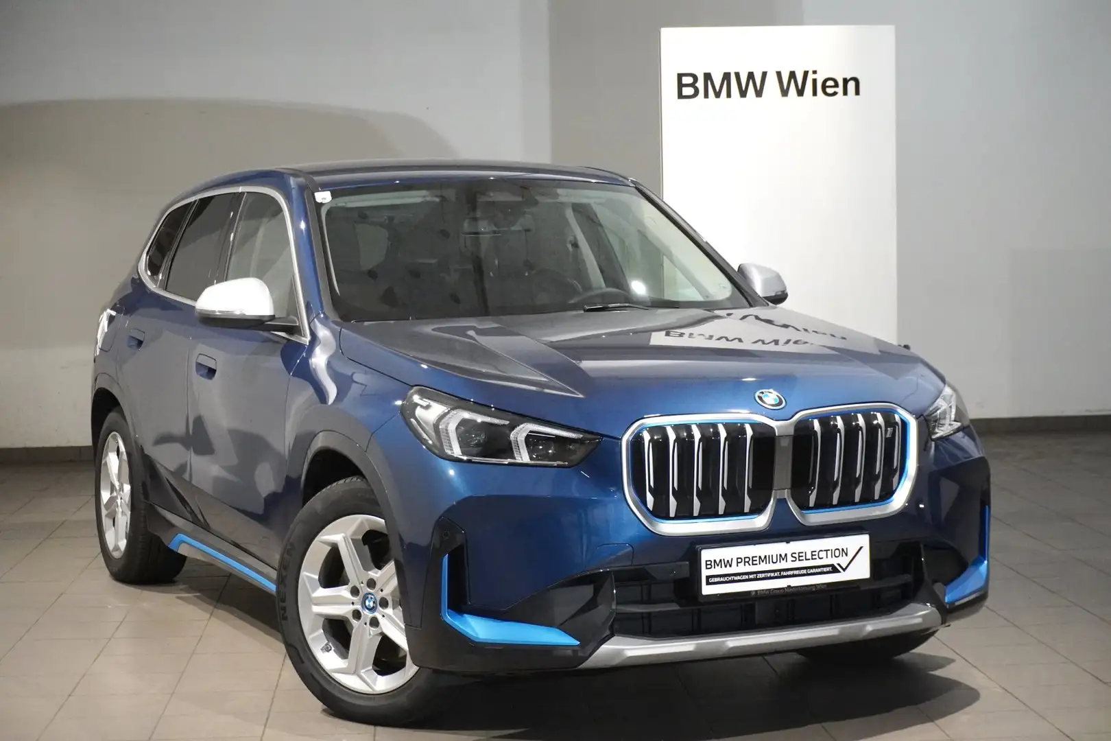BMW iX1 iX1 xDrive30 Blau - 1