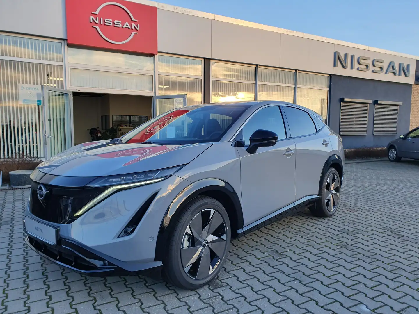 Nissan Ariya 87 kWh Evolve Pack 20", Panoramadach, Winter-Paket Gri - 1