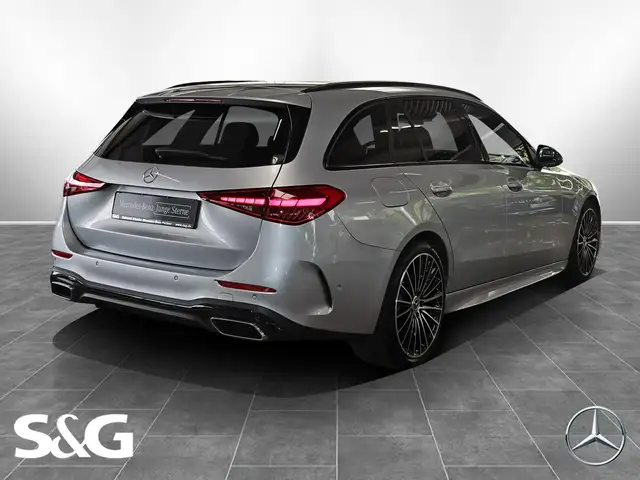 Mercedes-Benz C-Class view 4