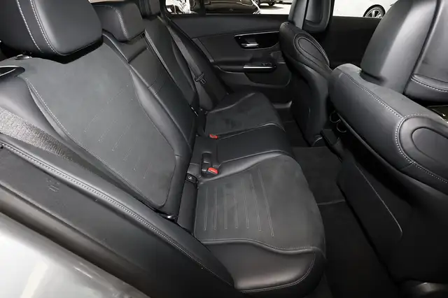 Mercedes-Benz C-Class view 8