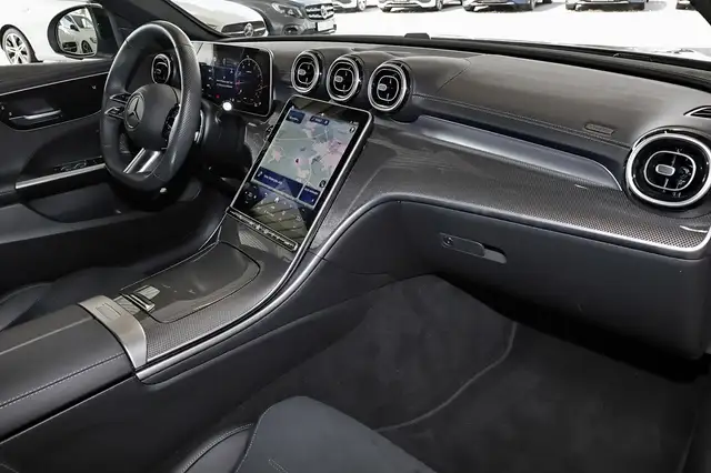 Mercedes-Benz C-Class view 9