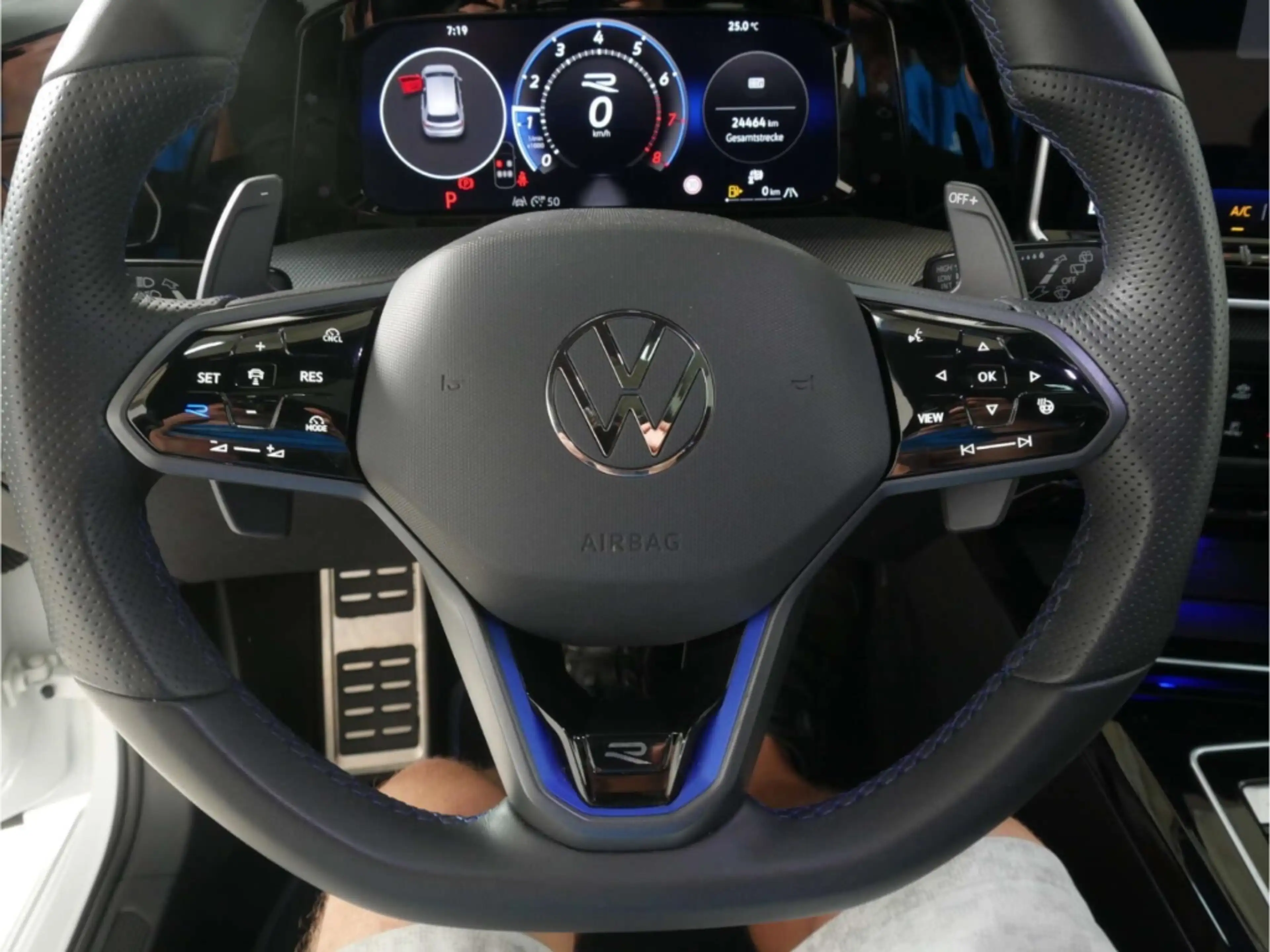 Volkswagen Golf R 2.0 TSI 4Motion Black Edition — photo 10