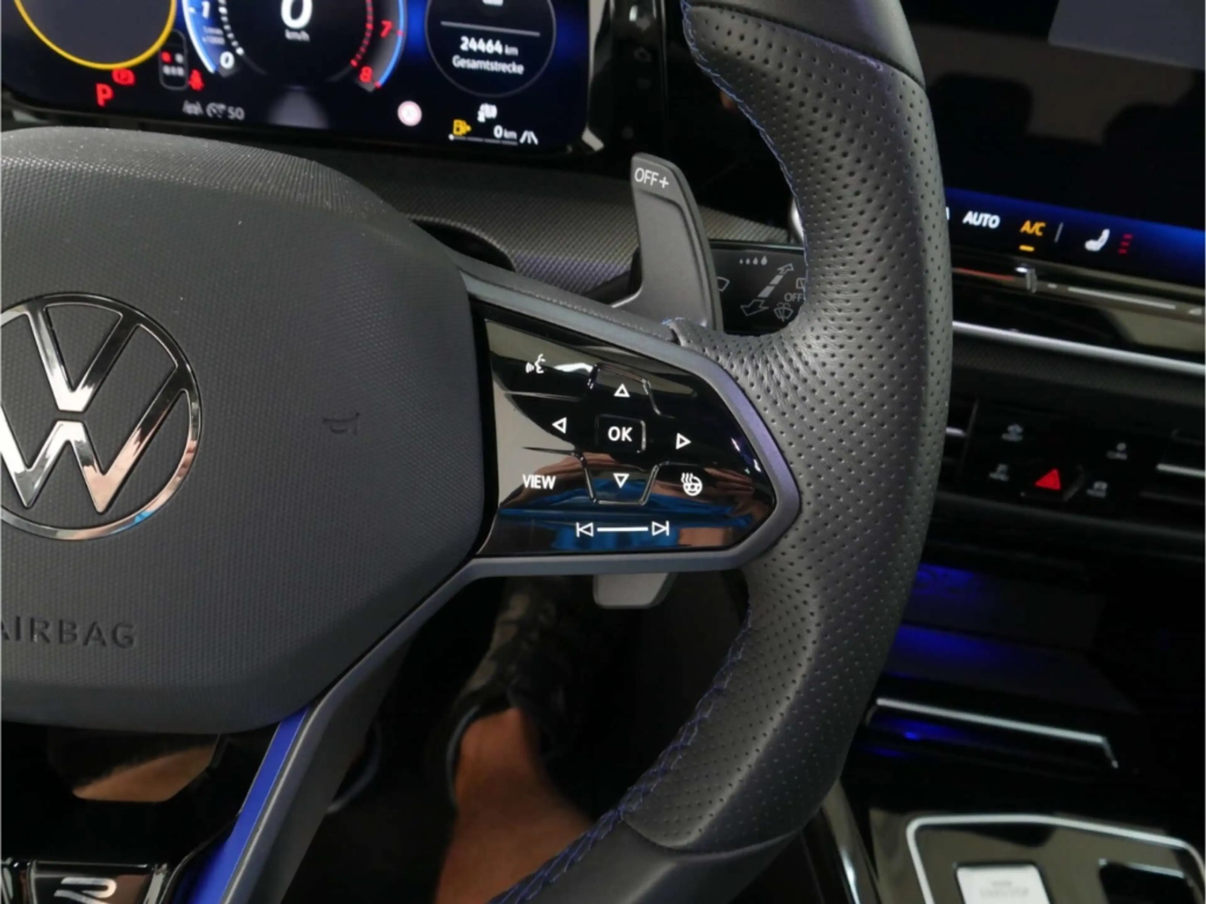Volkswagen Golf R 2.0 TSI 4Motion Black Edition — photo 12