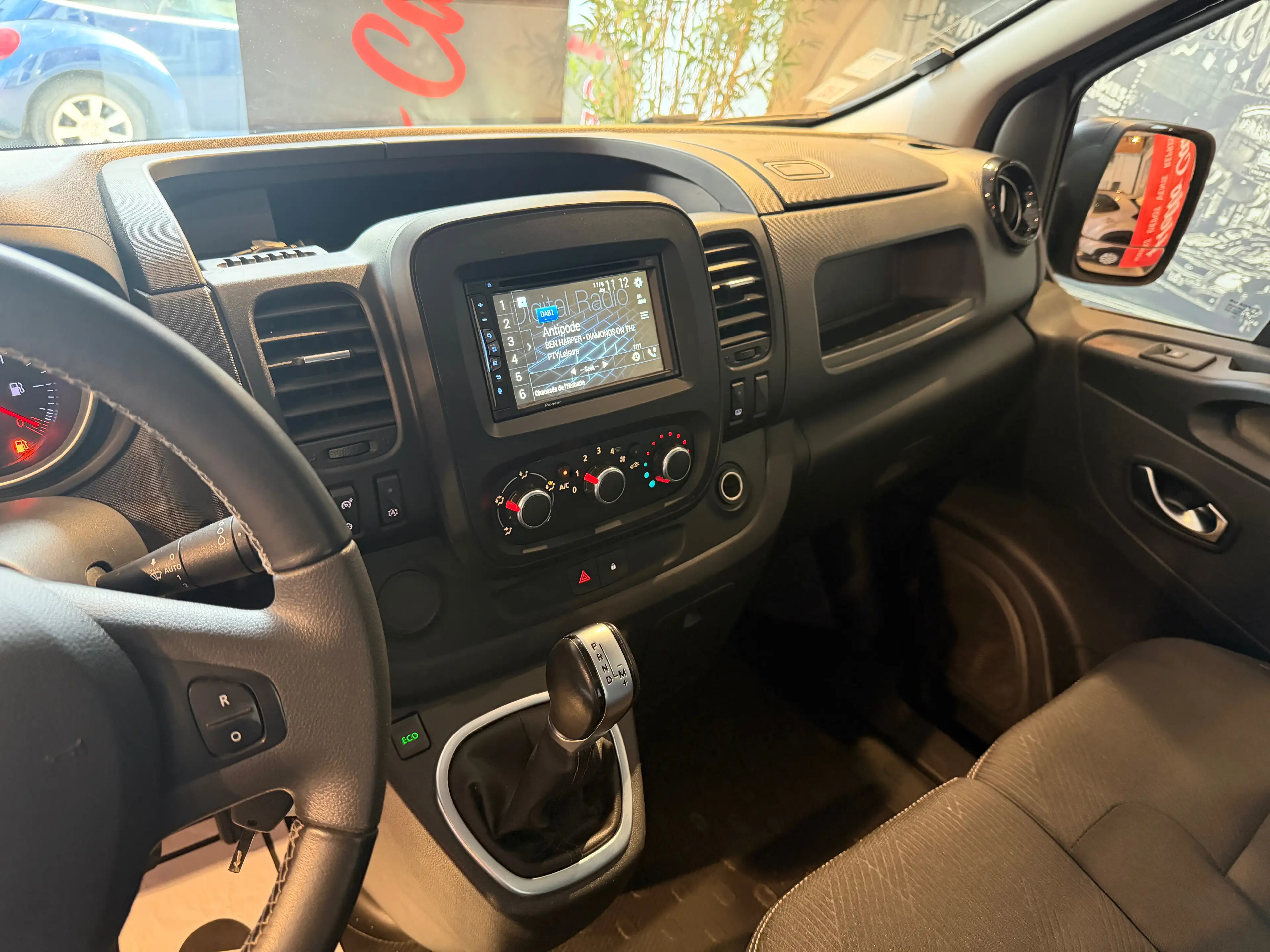 Renault Trafic 2.0 dCi 29 L1H1 Grand Confort * TVA * CAMERA * KIT ETE / HIVER INCLUS — photo 15