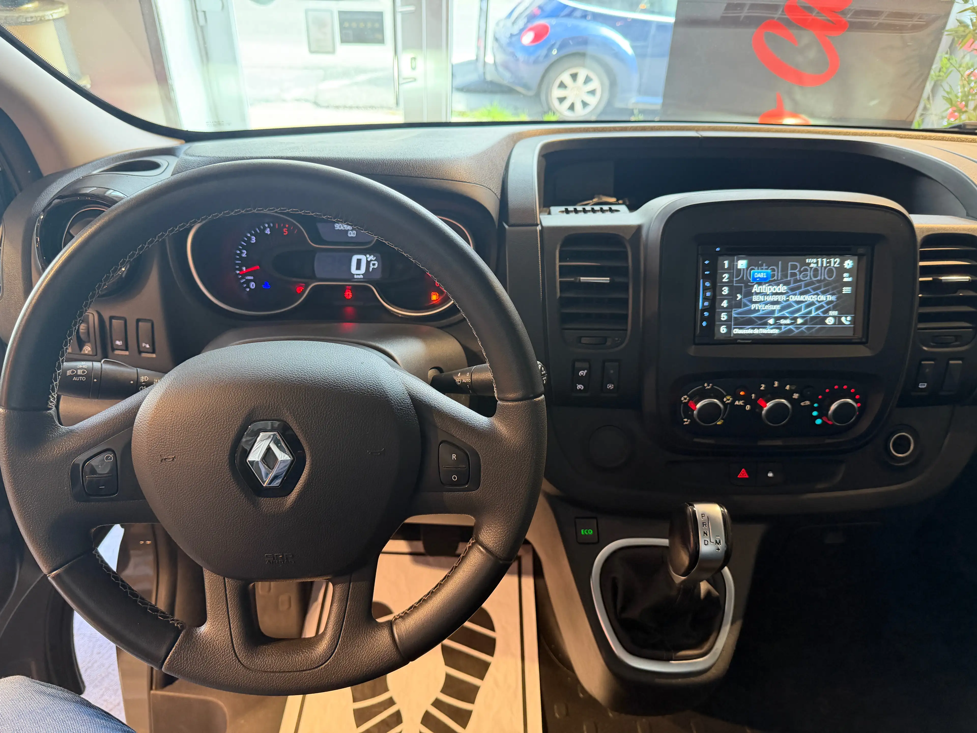 Renault Trafic 2.0 dCi 29 L1H1 Grand Confort * TVA * CAMERA * KIT ETE / HIVER INCLUS — photo 14