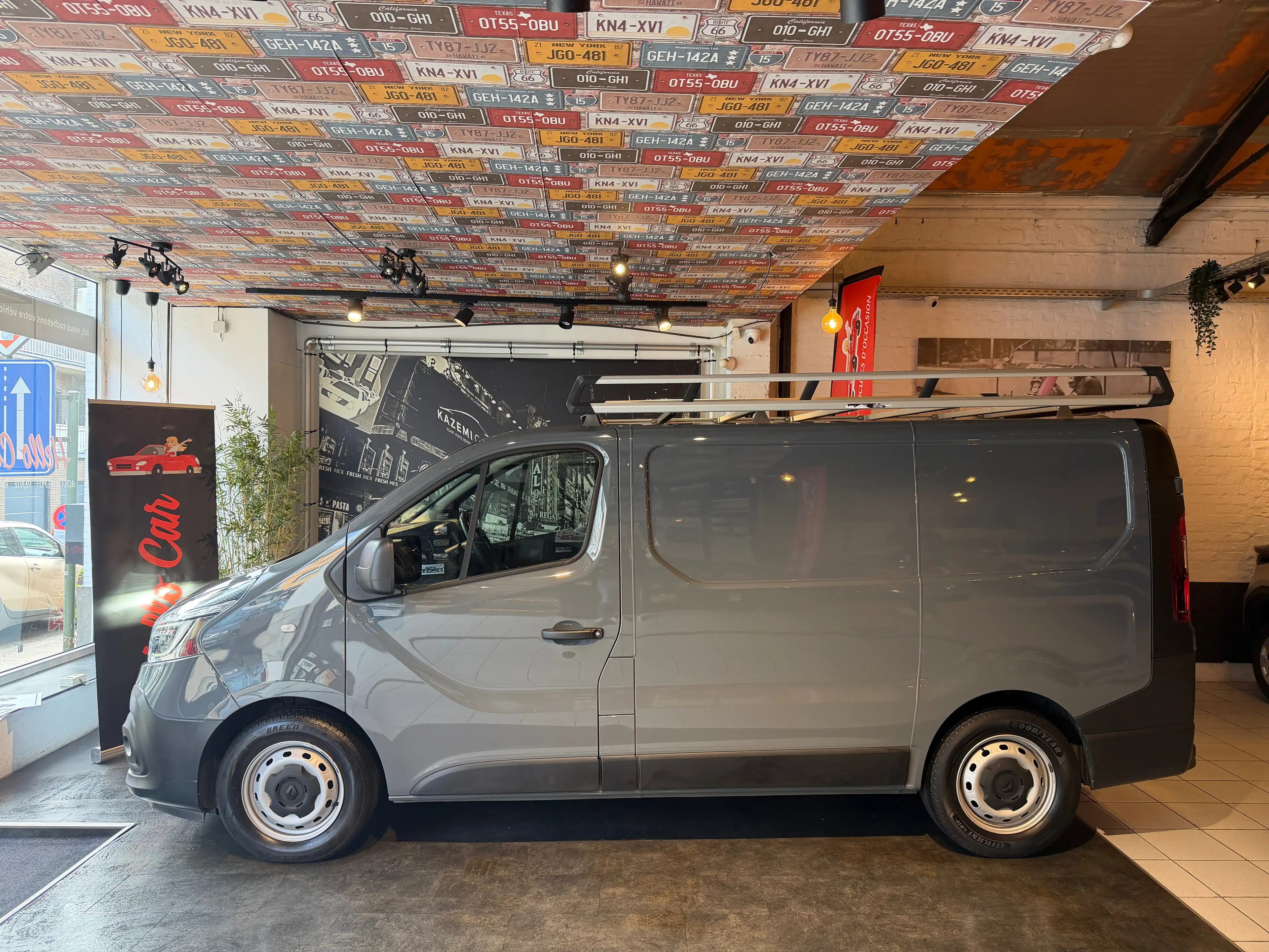 Renault Trafic 2.0 dCi 29 L1H1 Grand Confort * TVA * CAMERA * KIT ETE / HIVER INCLUS — photo 2