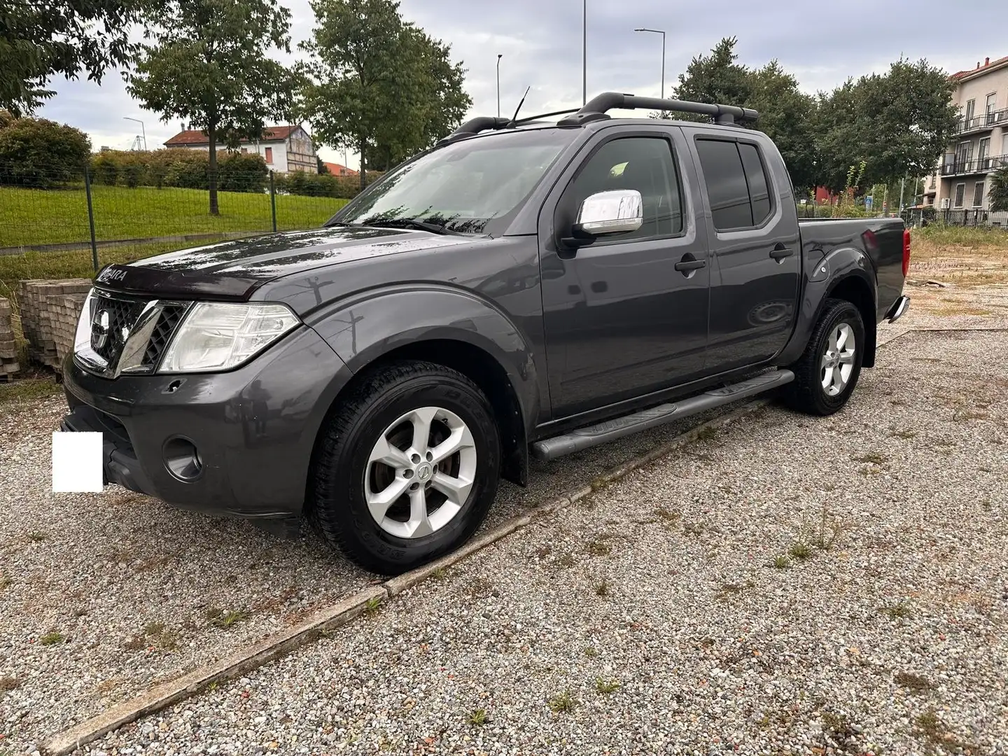 Nissan Navara 2.5 tdi 5 POSTI + GANCIO TRAINO !!! Grigio - 1