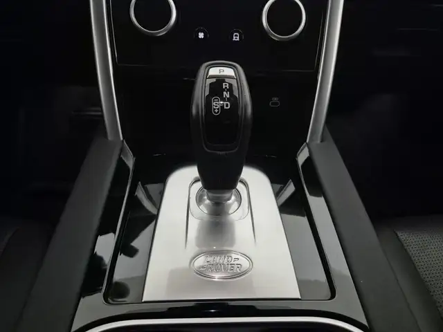 Land Rover Discovery Sport view 11