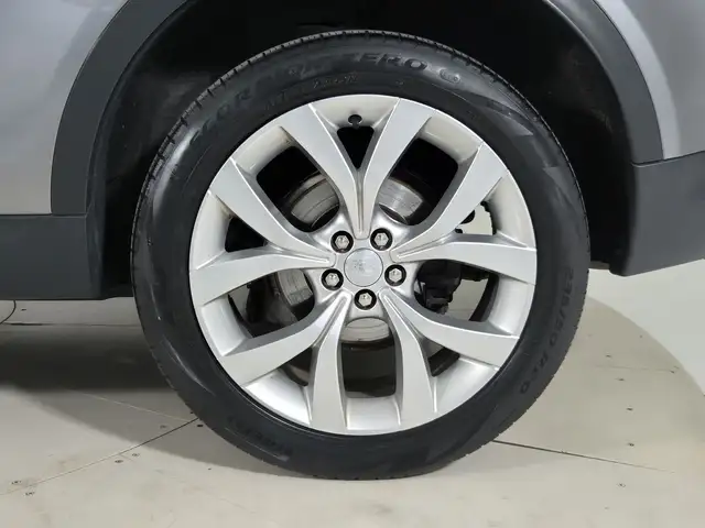 Land Rover Discovery Sport view 9