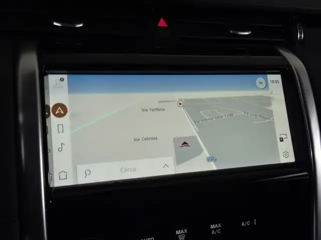 Land Rover Discovery Sport view 12