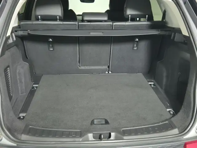 Land Rover Discovery Sport view 13